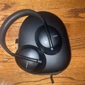 Bose Noise Cancelling Headphones 700